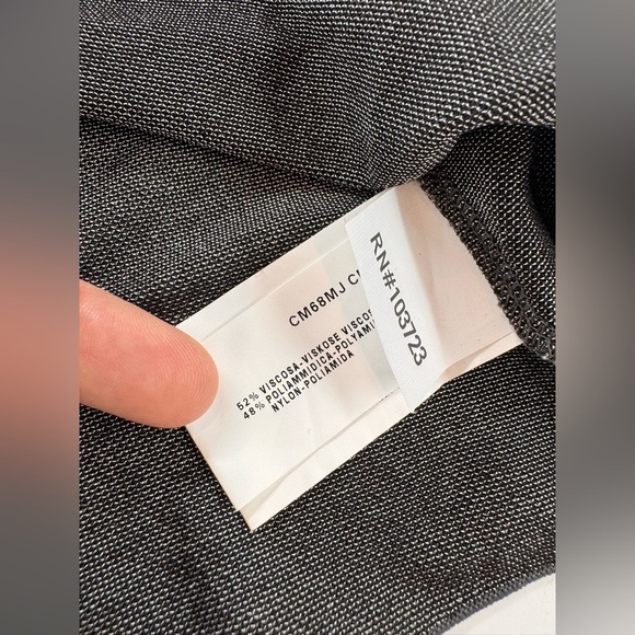 Armani Collezioni Sleeveless Blouse 16 US XL - Picture 5 of 5